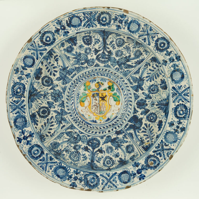 Basin, from the area of Deruta, Italy, 1650–1700, maiolica, tin-glazed earthenware